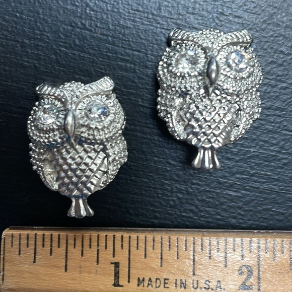 Owl specialty buttons. Shiny silver finish with crystal eyes. 2 in lot - Picture 6 of 8